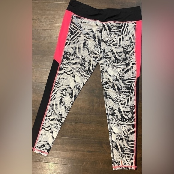 Material Girl Active Workout Leggings Multicolor Pink Black and White Size XL - Picture 2 of 4